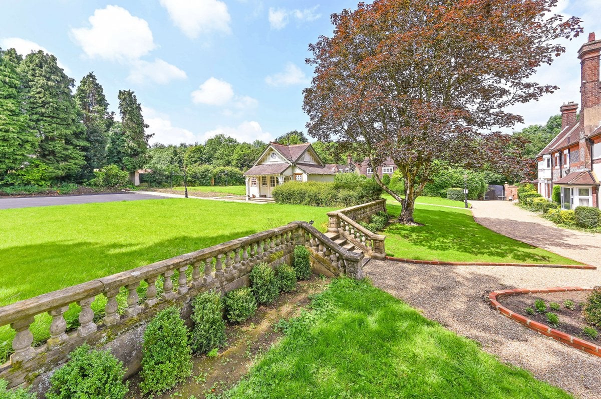 Kingswood Manor Special occasion house, Surrey